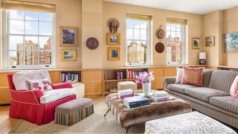 Illustration for article titled Saturday Night Social: Bette Midler's House Costs $50 Million and Is Decorated With Hats